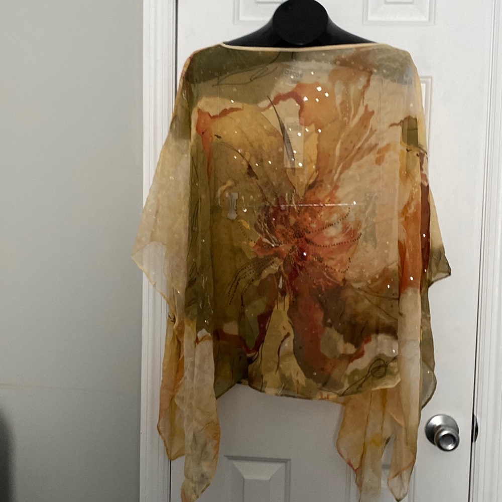 NWT Chicos Poncho wrap  one size in silk